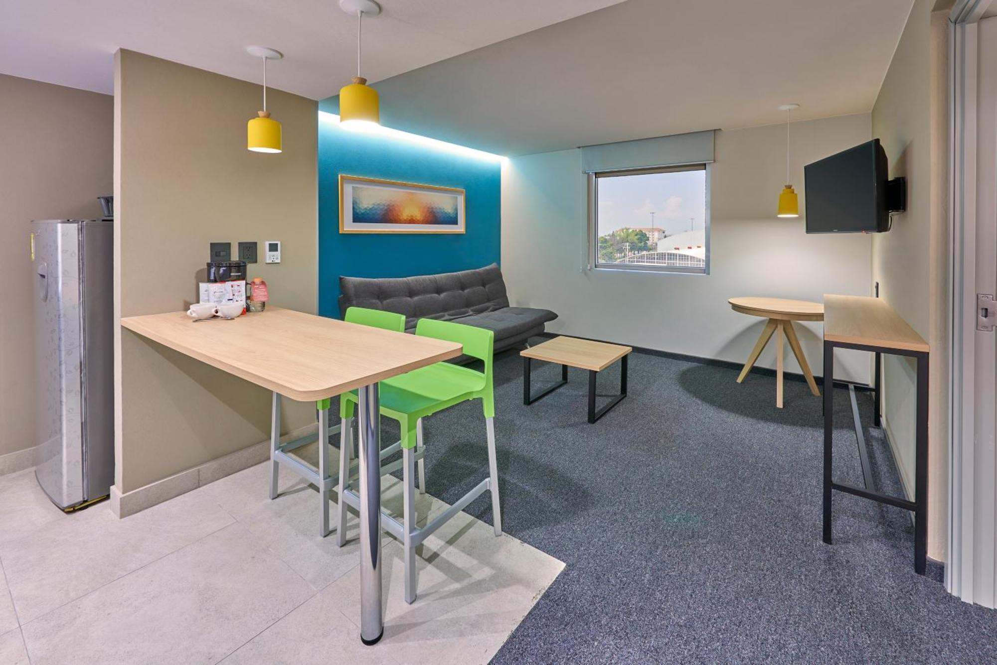 City Express By Marriott Suites Toluca Extérieur photo